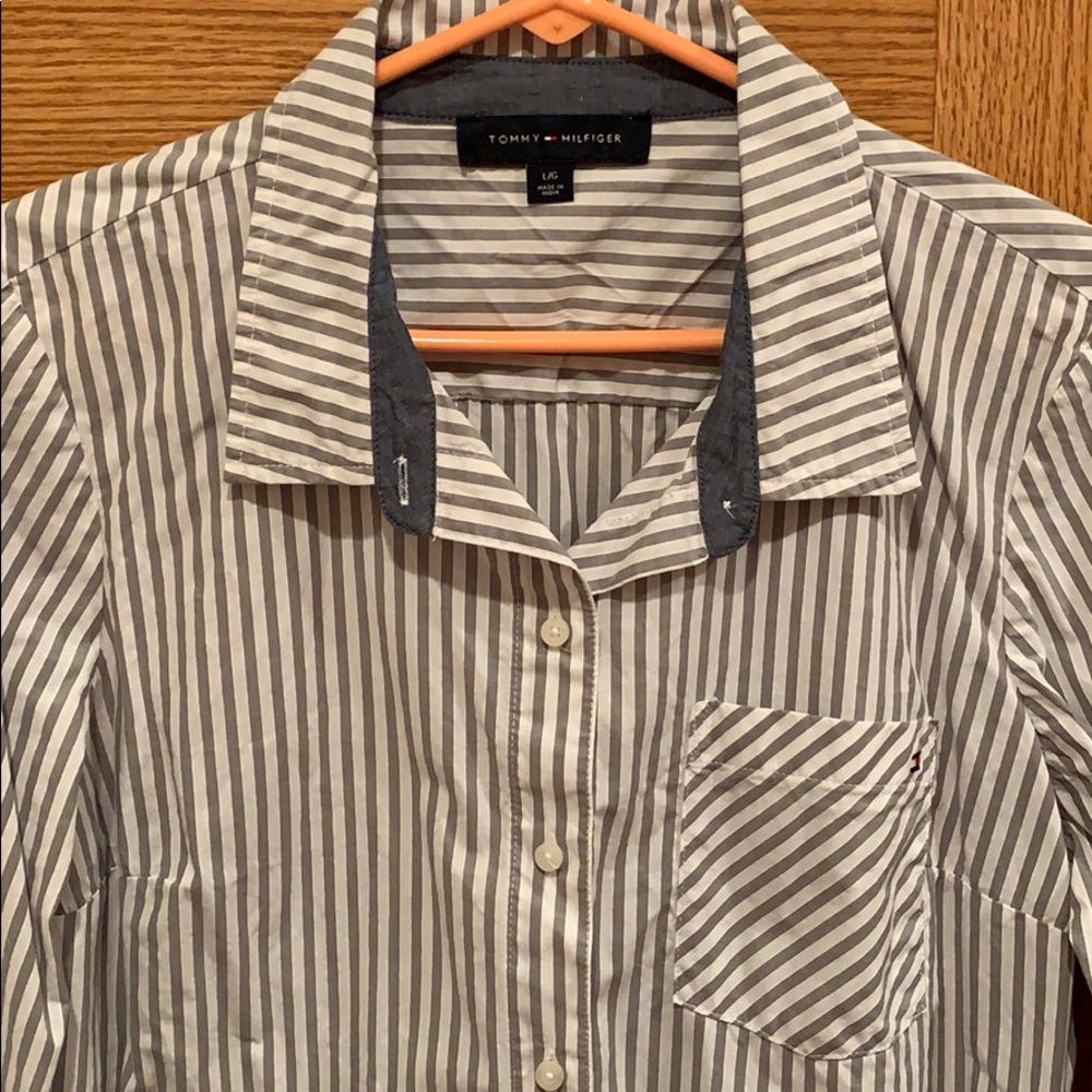 Tommy Hilfiger Large striped women’s button down - Picture 3 of 8